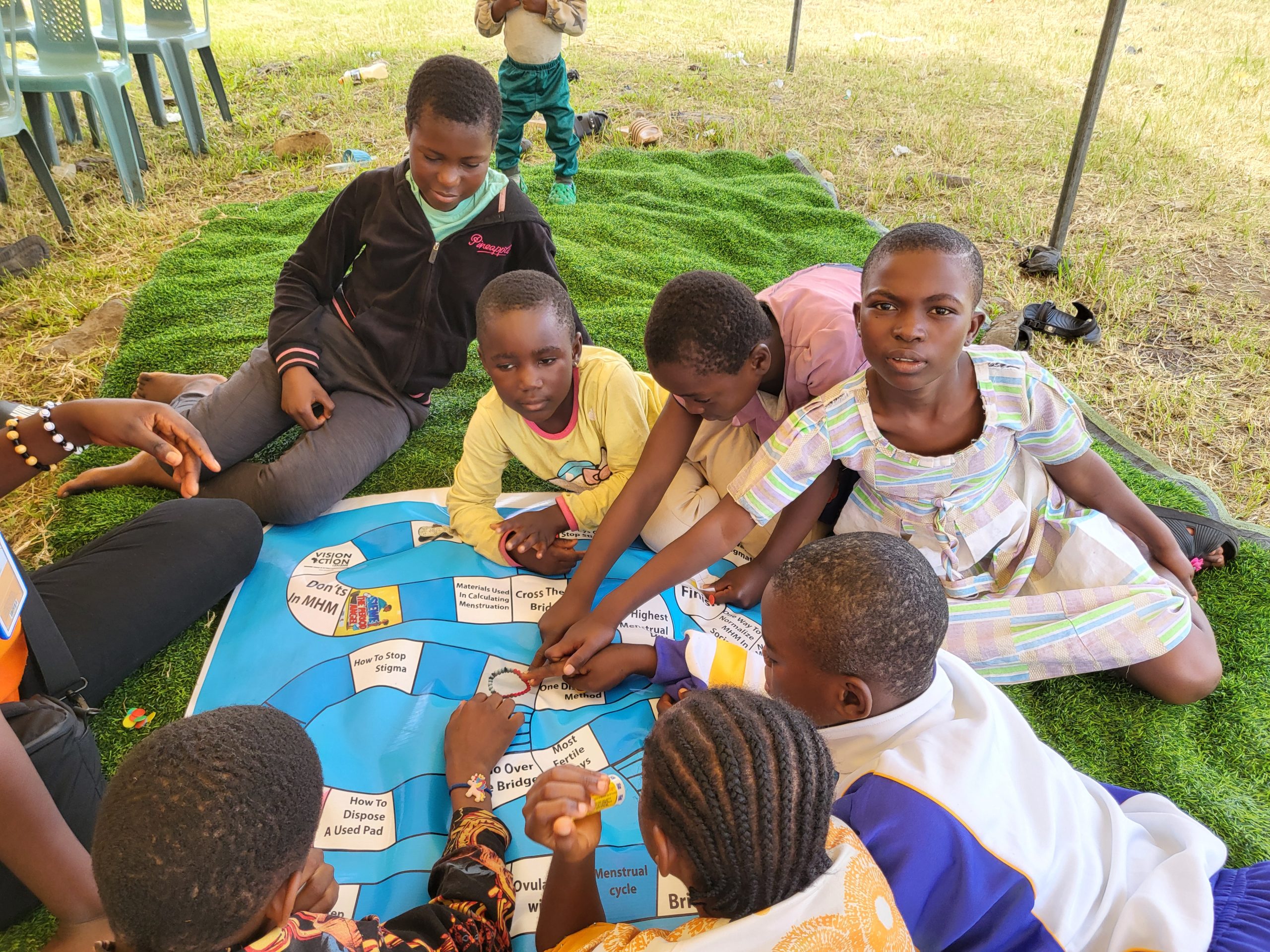 Kids learning about menstural health